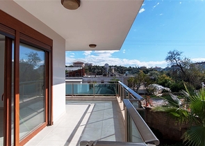 دوبلكس واسعة اربع عرف وصالة ضمن مجمع سكني يضم كافة الخدمات في كاستل / الانيا 