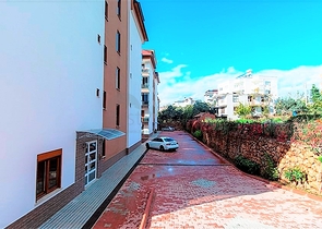 دوبلكس واسعة اربع عرف وصالة ضمن مجمع سكني يضم كافة الخدمات في كاستل / الانيا 