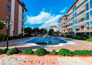 دوبلكس واسعة اربع عرف وصالة ضمن مجمع سكني يضم كافة الخدمات في كاستل / الانيا 