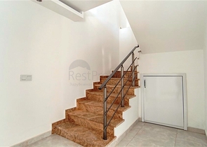 دوبلكس واسعة اربع عرف وصالة ضمن مجمع سكني يضم كافة الخدمات في كاستل / الانيا 