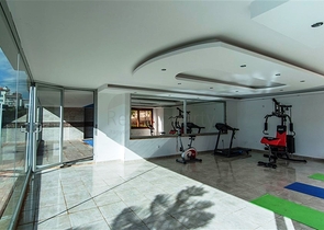 دوبلكس واسعة اربع عرف وصالة ضمن مجمع سكني يضم كافة الخدمات في كاستل / الانيا 