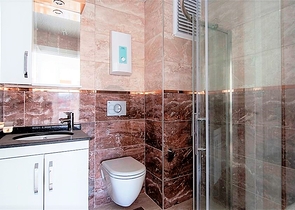 دوبلكس واسعة اربع عرف وصالة ضمن مجمع سكني يضم كافة الخدمات في كاستل / الانيا 