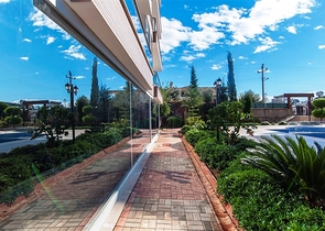 دوبلكس واسعة اربع عرف وصالة ضمن مجمع سكني يضم كافة الخدمات في كاستل / الانيا 