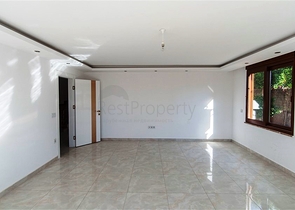 دوبلكس واسعة اربع عرف وصالة ضمن مجمع سكني يضم كافة الخدمات في كاستل / الانيا 