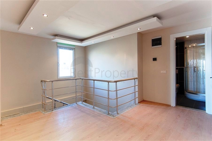 بسعر مميز - دوبلكس ثلاث غرف وصالة ضمن منطقة كاستل الراقية / الانيا 