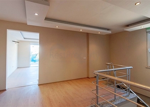 بسعر مميز - دوبلكس ثلاث غرف وصالة ضمن منطقة كاستل الراقية / الانيا 