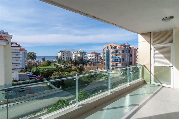 شقة كبيرة بغرفة نوم واحدة في الانيا / كاستل 