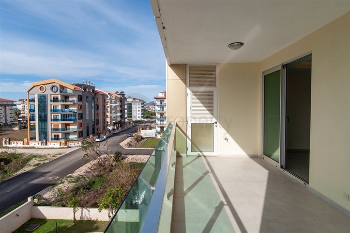 شقة كبيرة بغرفة نوم واحدة في الانيا / كاستل 