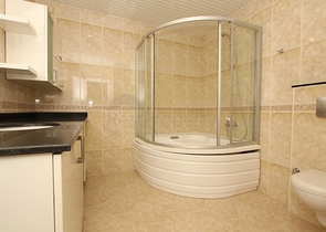 للبيع بشكل مستعجل - دوبلكس اربع غرق وصالة ضمن مجمع سكني في جيكجلي / الانيا 