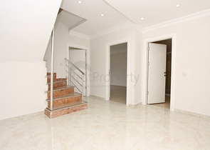 للبيع بشكل مستعجل - دوبلكس اربع غرق وصالة ضمن مجمع سكني في جيكجلي / الانيا 