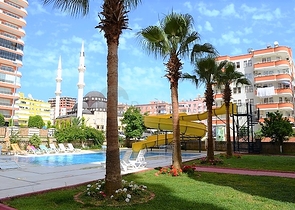 شقة عائلية واسعة - مفروشة - تصميم 1+3 - قريبة من الشاطئ في مهموتلار / الانيا 