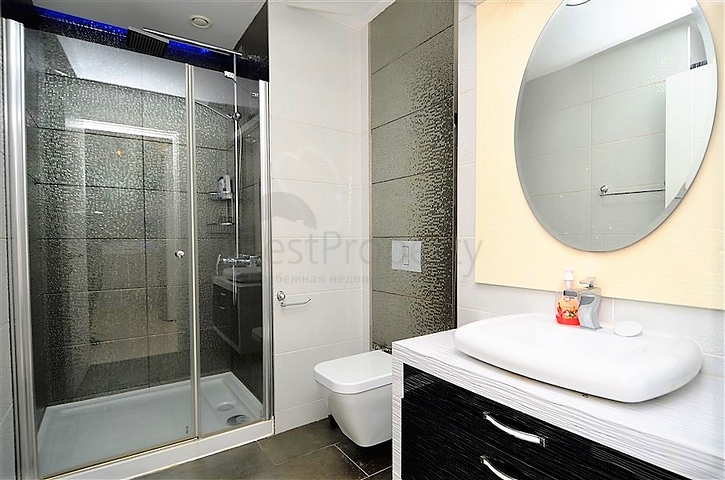 اسكن او استثمر - شقة فاخرة بتصميم غرفة وصالة ضمن مجمع 5 نجوم في الانيا 