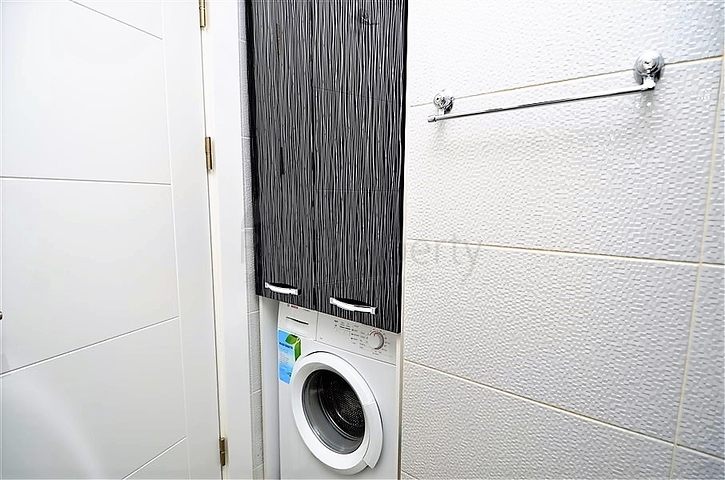 اسكن او استثمر - شقة فاخرة بتصميم غرفة وصالة ضمن مجمع 5 نجوم في الانيا 