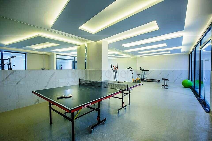 شقة فاخرة - مجمع سكني حديث - في مهموتلار / الانيا 