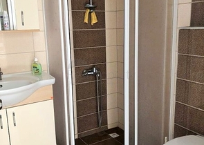 بتصميم غرفة نوم وصالة - شقة مؤثثة للبيع في مهموتلار - الانيا 