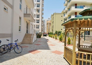 بتصميم غرفة نوم وصالة - شقة مؤثثة للبيع في مهموتلار - الانيا 