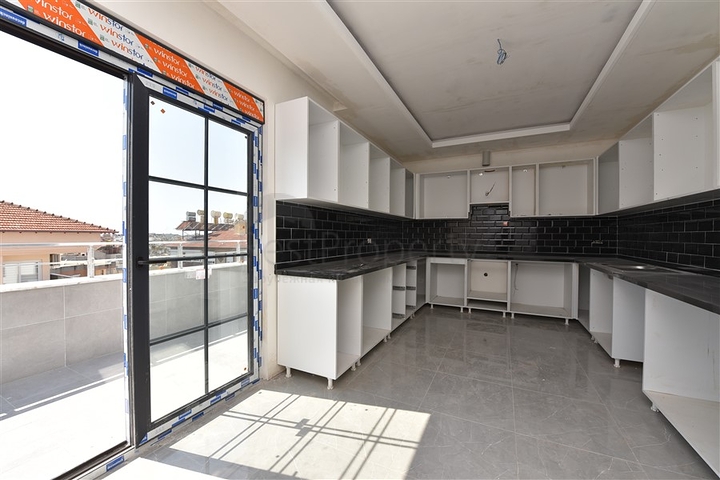 موقع مميز - دوبلكس عائلية 5 غرف وصالة - مركز الانيا 