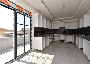 موقع مميز - دوبلكس عائلية 5 غرف وصالة - مركز الانيا 