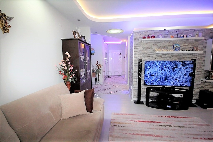 سعر مناسب - شقة ثلاث غرف وصالة في منطقة جيكجلي الراقية / الانيا 