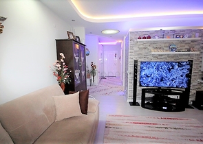 سعر مناسب - شقة ثلاث غرف وصالة في منطقة جيكجلي الراقية / الانيا 