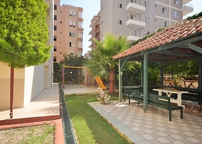 سعر اقتصادي - شقة غرفة وصالة - مفروشة - قريبة من البحر والخدمات - في منطقة مهموتلار / الانيا 