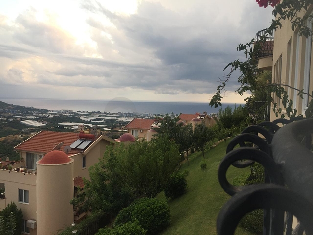 اطلالة بحر ساحرة - مجمع بخدمات 5 نجوم - دوبلكس مؤثثة - كارجي جاك / الانيا 