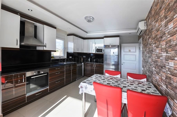 اطلالة بحر - مجمع بخدمات 5 نجوم - دوبلكس 3 غرفة وصالة - في منطقة كارجي جاك الجبلية / الانيا 