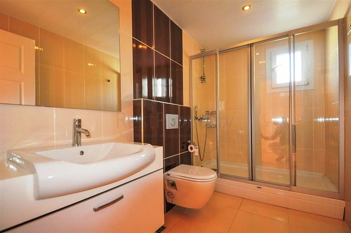 اطلالة بحر - مجمع بخدمات 5 نجوم - دوبلكس 3 غرفة وصالة - في منطقة كارجي جاك الجبلية / الانيا 