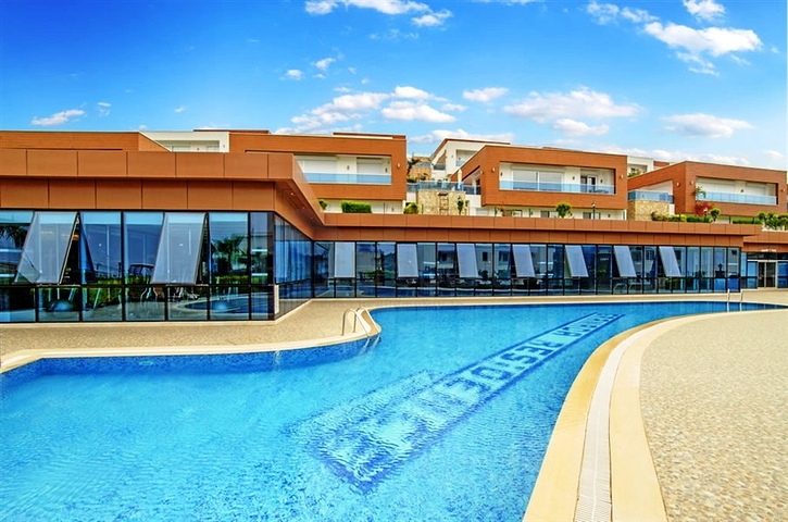 اطلالة بحر - مجمع بخدمات 5 نجوم - دوبلكس 3 غرفة وصالة - في منطقة كارجي جاك الجبلية / الانيا 