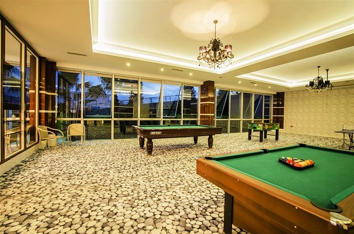 اطلالة بحر - مجمع بخدمات 5 نجوم - دوبلكس 3 غرفة وصالة - في منطقة كارجي جاك الجبلية / الانيا 