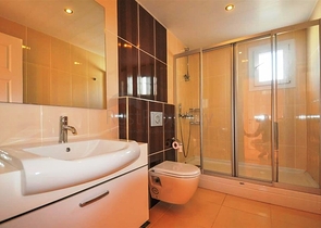 اطلالة بحر - مجمع بخدمات 5 نجوم - دوبلكس 3 غرفة وصالة - في منطقة كارجي جاك الجبلية / الانيا 