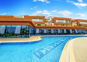 اطلالة بحر - مجمع بخدمات 5 نجوم - دوبلكس 3 غرفة وصالة - في منطقة كارجي جاك الجبلية / الانيا 