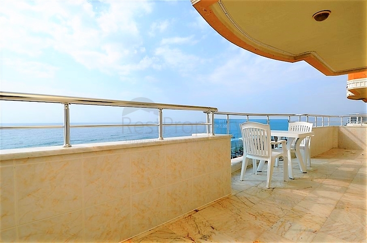 سعر مميز جدا - اطلالة بحر كاملة - شقة غرفتين وصالة في الانيا 