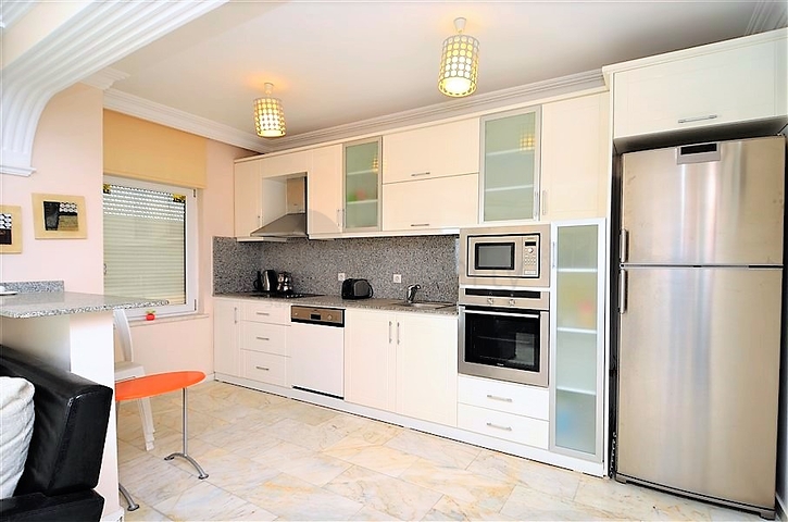 سعر مميز جدا - اطلالة بحر كاملة - شقة غرفتين وصالة في الانيا 