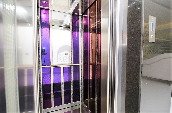 فيلا مستقلة مكونة من ثلاث طوابق مؤثثة بالكامل