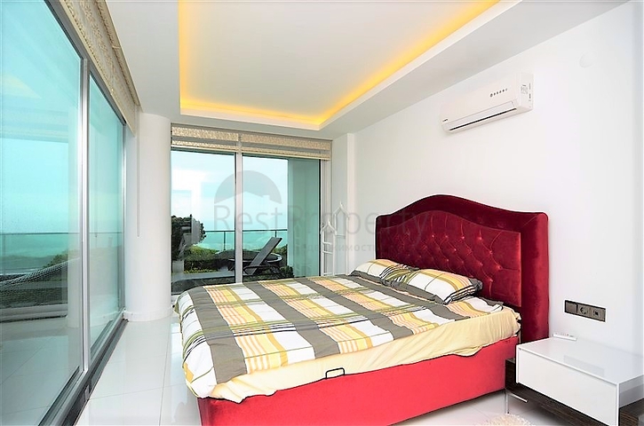 فيلا مستقلة مكونة من ثلاث طوابق مؤثثة بالكامل