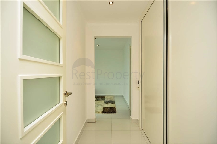 فيلا مستقلة مكونة من ثلاث طوابق مؤثثة بالكامل