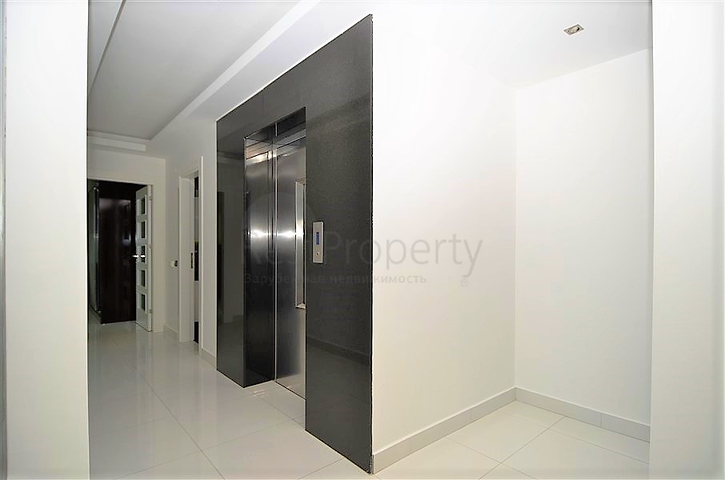 فيلا مستقلة مكونة من ثلاث طوابق مؤثثة بالكامل