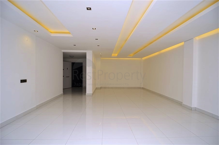 فيلا مستقلة مكونة من ثلاث طوابق مؤثثة بالكامل