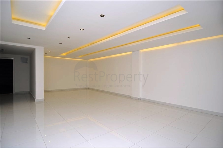 فيلا مستقلة مكونة من ثلاث طوابق مؤثثة بالكامل