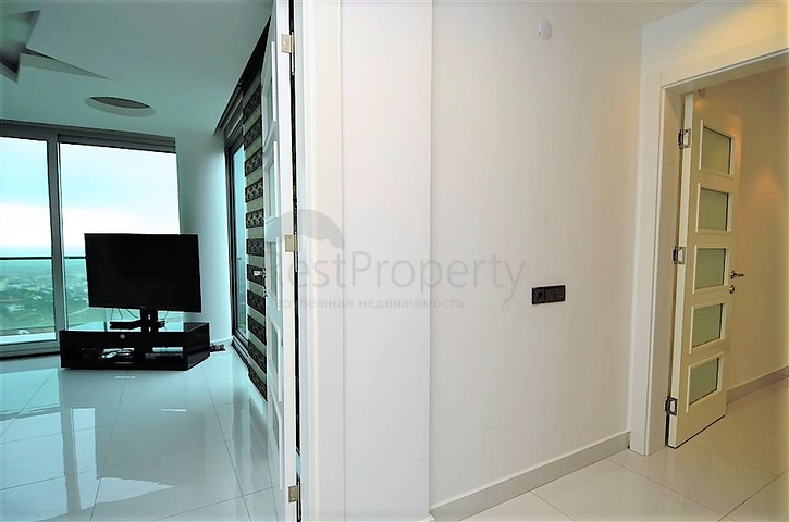 فيلا مستقلة مكونة من ثلاث طوابق مؤثثة بالكامل