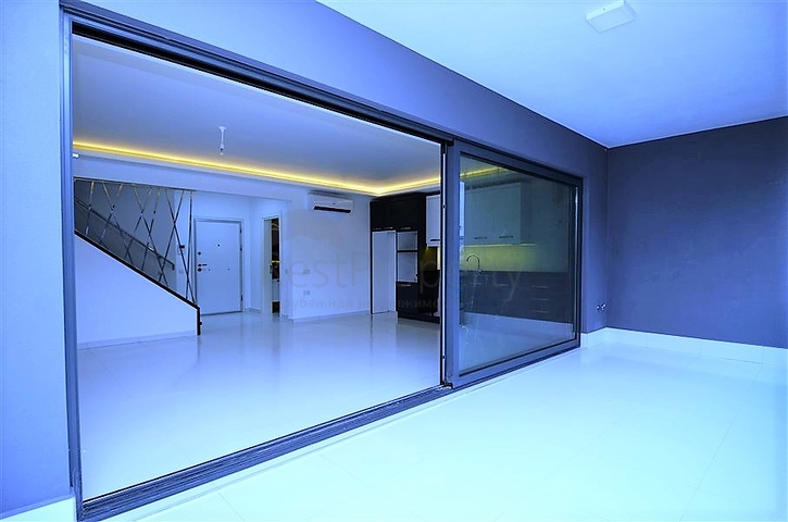 شقة دوبلكس باطلالة مفتوحة ، ضمن مجمع سكني بخدمات متكاملة قريب من البحر في كارجي جاك / الانيا