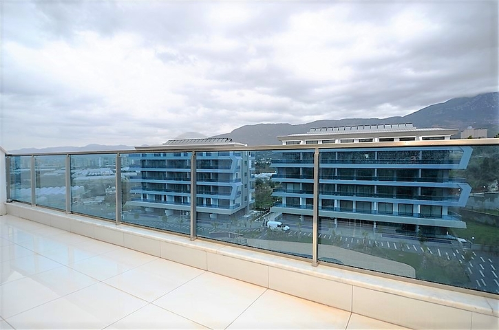 شقة دوبلكس باطلالة مفتوحة ، ضمن مجمع سكني بخدمات متكاملة قريب من البحر في كارجي جاك / الانيا