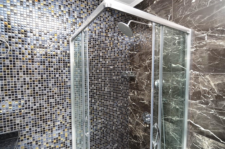 شقة دوبلكس باطلالة مفتوحة ، ضمن مجمع سكني بخدمات متكاملة قريب من البحر في كارجي جاك / الانيا