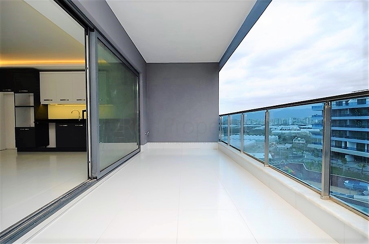 شقة دوبلكس باطلالة مفتوحة ، ضمن مجمع سكني بخدمات متكاملة قريب من البحر في كارجي جاك / الانيا