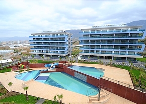 شقة دوبلكس باطلالة مفتوحة ، ضمن مجمع سكني بخدمات متكاملة قريب من البحر في كارجي جاك / الانيا