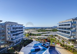 شقة دوبلكس باطلالة مفتوحة ، ضمن مجمع سكني بخدمات متكاملة قريب من البحر في كارجي جاك / الانيا