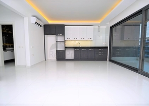 شقة دوبلكس باطلالة مفتوحة ، ضمن مجمع سكني بخدمات متكاملة قريب من البحر في كارجي جاك / الانيا