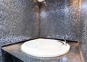 شقة دوبلكس باطلالة مفتوحة ، ضمن مجمع سكني بخدمات متكاملة قريب من البحر في كارجي جاك / الانيا