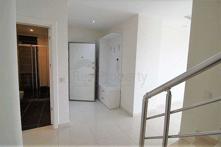 دوبلكس تصميم 4+1 في مجمع حديث ذو بنية تحتية ممتازة ، في كاستل / الانيا